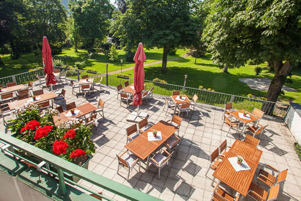 gro&szlig;z&uuml;gige Sonnenterrasse